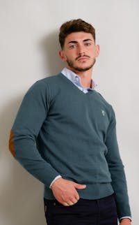 V-neck sweater with elbow patch | Cobalto