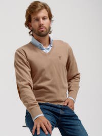 V-neck sweater with elbow patch | Taupe