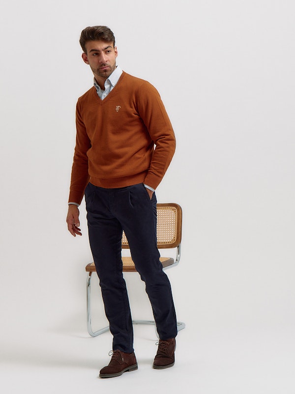 V-neck sweater with elbow patch | Ámbar