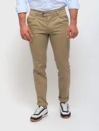 Pleated chino trousers | Camel