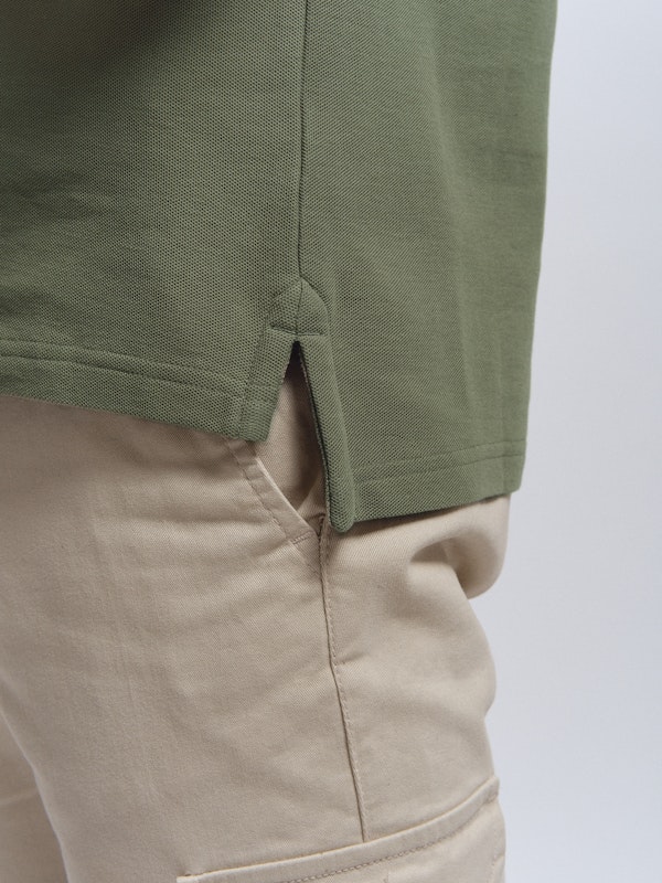 Polo Básico com Detalhe Patch | Salvia