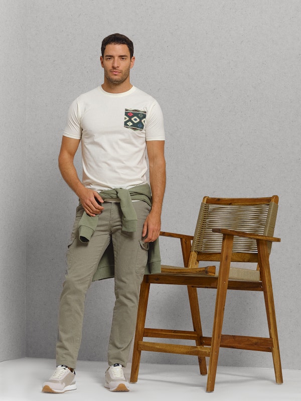 T-shirt étnica de bolso | Crudo