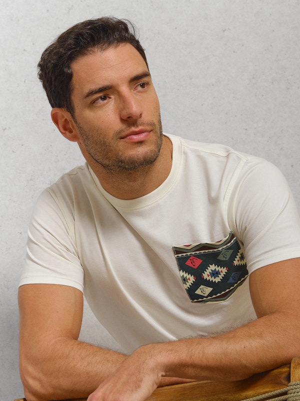 T-shirt étnica de bolso | Crudo