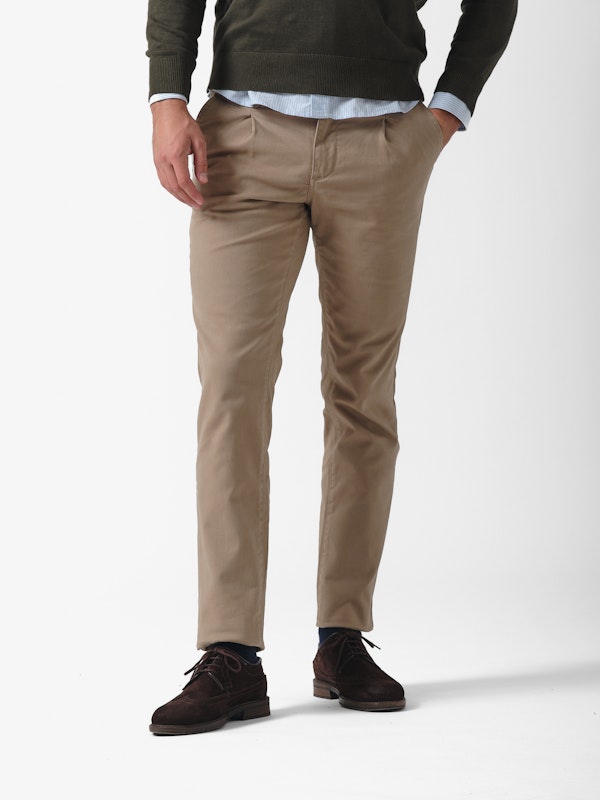 Pleated chino trousers | Camel