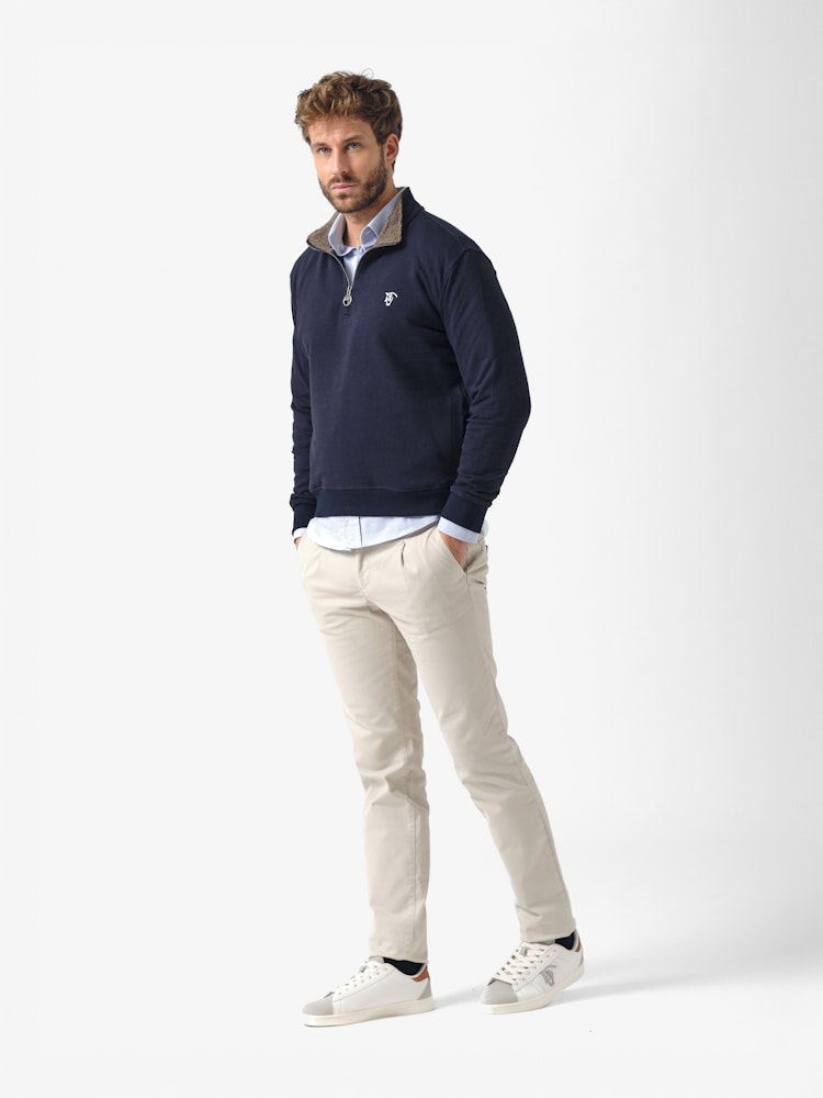 Pantalones Chinos Pantalon Kaki Con Camisa Azul Pantalon Beige