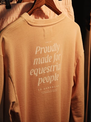 Sweat-shirt Proudly  | Melocotón