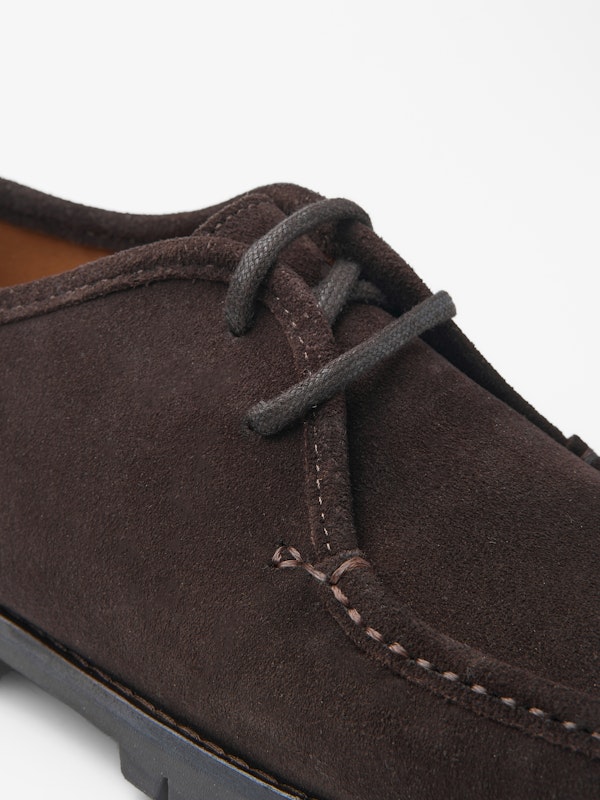 Sapato com atacadores